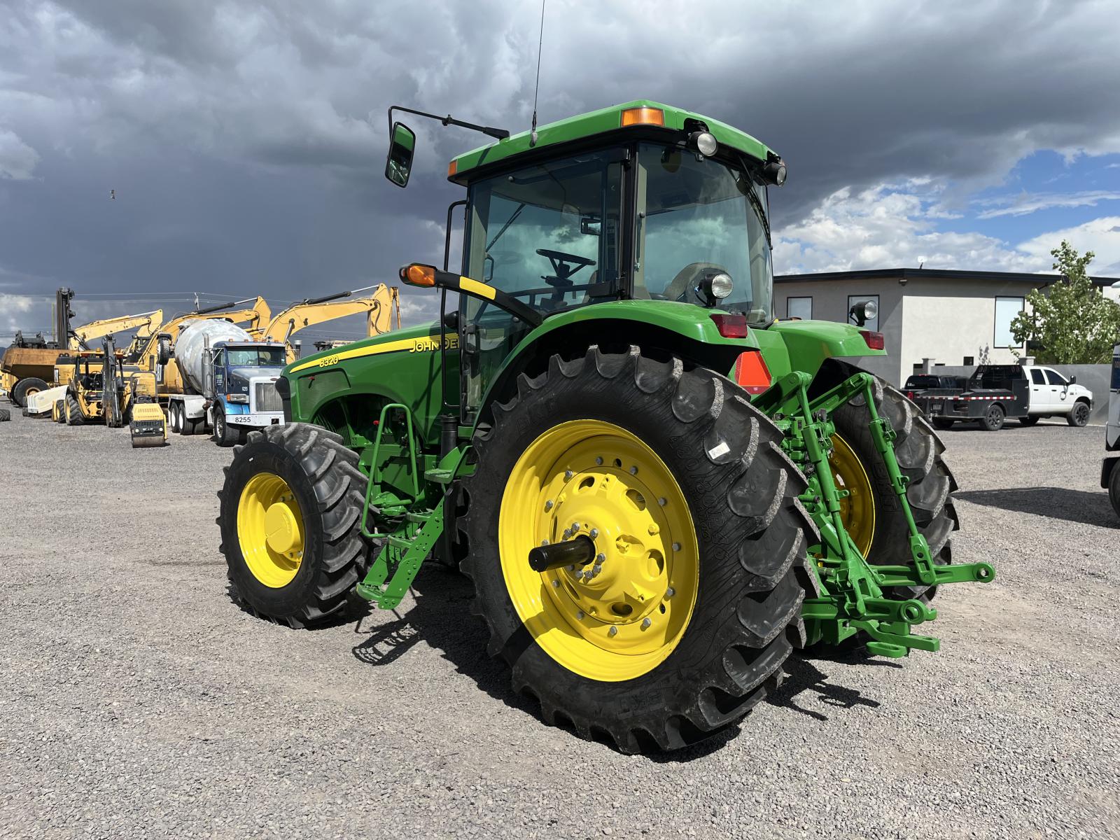 ./imagenes/INVOICE/2019/17361/TRACTOR JOHN DEERE 8320 (5).JPG